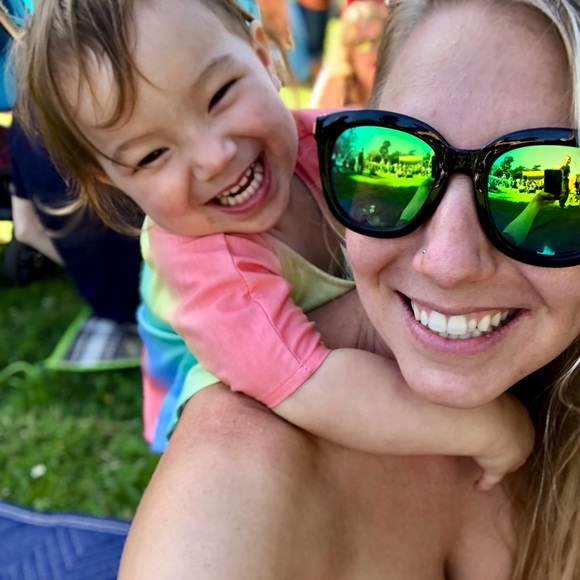 Welcome to my closet, friends! - Picture 3 of 9